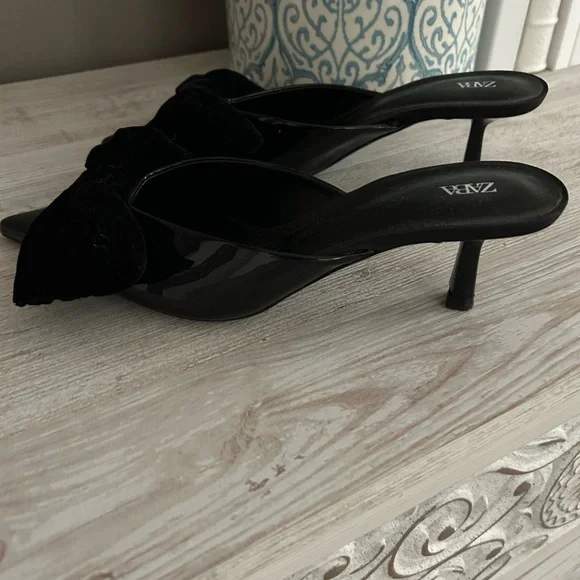 Zara Black Kitten Heel Sandals with Knotted Detail - Picture 3 of 4